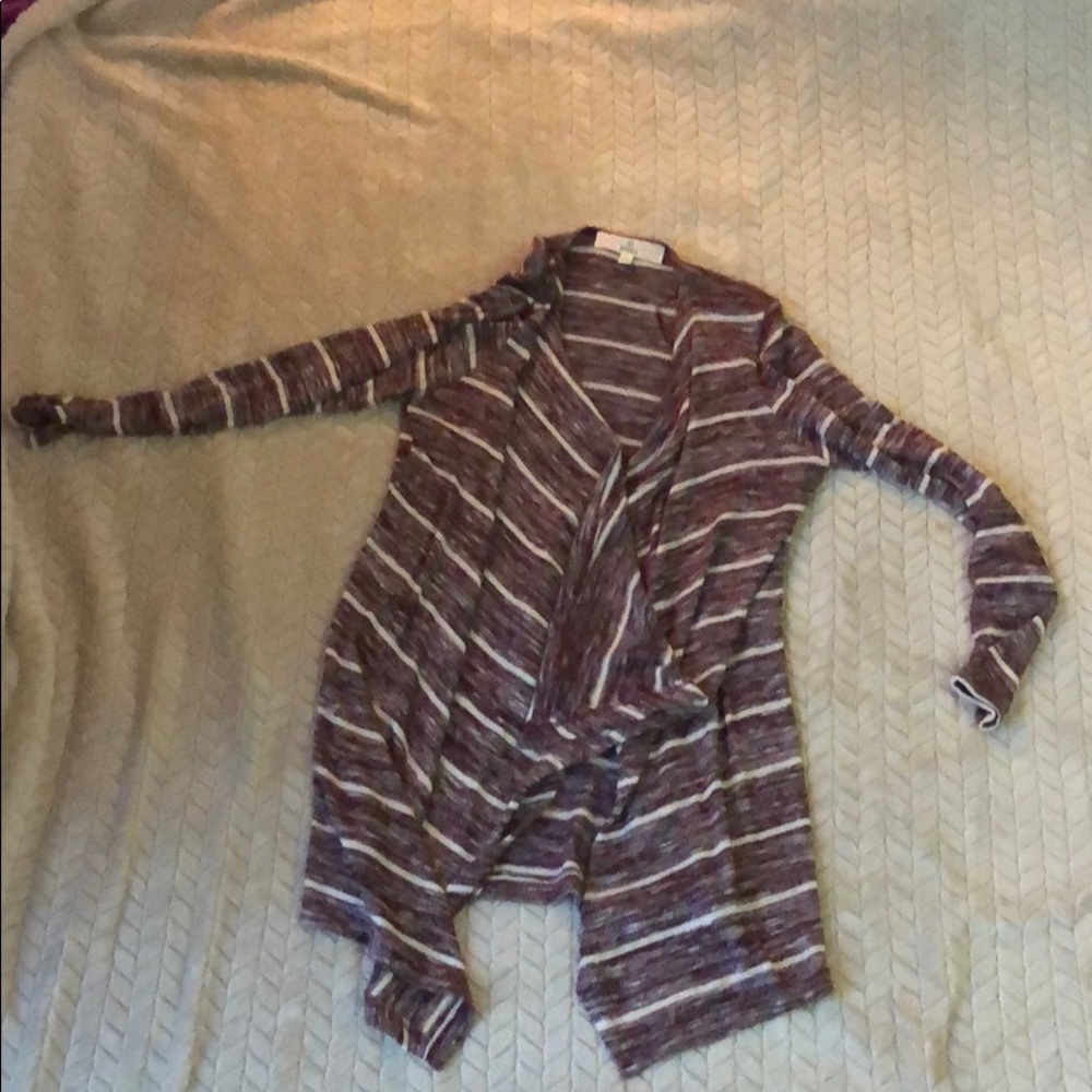 Open shawl maroon and white